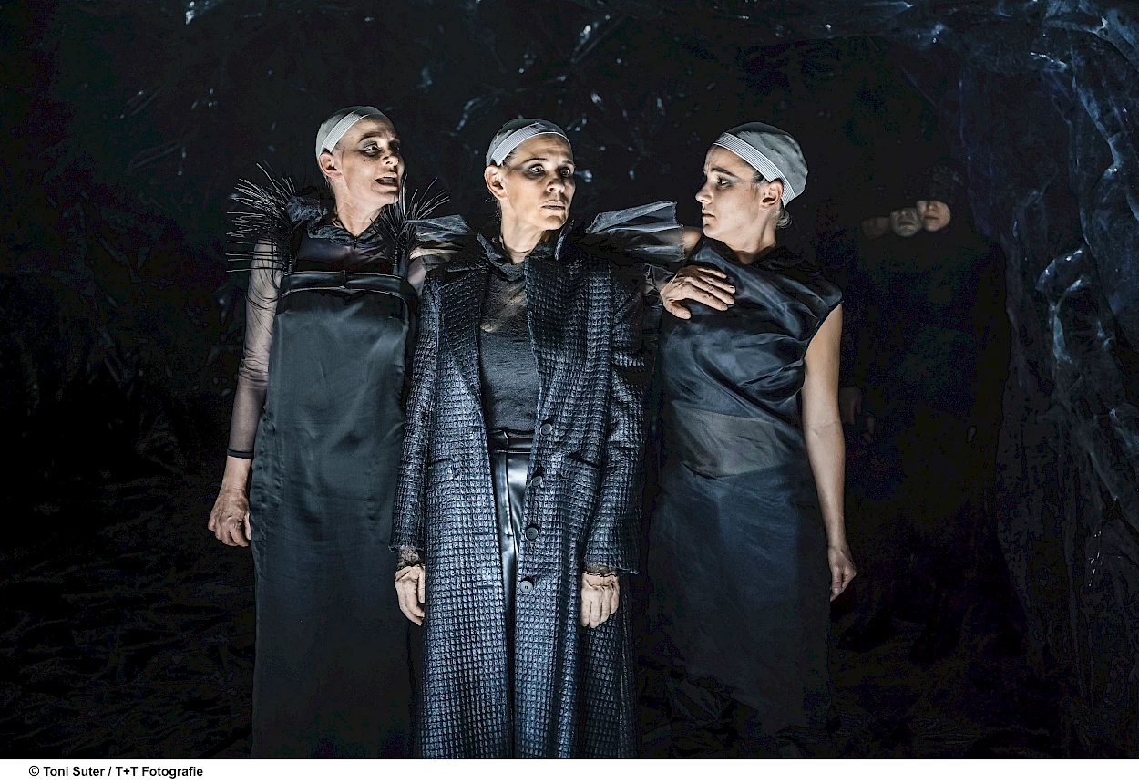 Antigone, Theater Kanton Zürich, Katharina von Bock, Mia Lüscher, Miriam Wagner | Foto: T + T Fotografie, Toni Suter