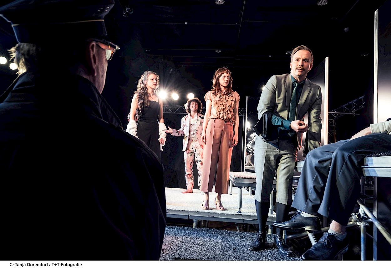 Der Menschenfeind, Theater Kanton Zürich Axel Julius Fündeling, Marie Gesien, Jonas Gygax, Otto Kosok, Mia Lüscher  | Foto: T + T Fotografie, Tanja Dorendorf