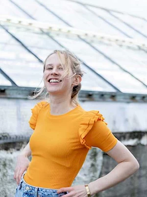 Portrait Julia Sewing